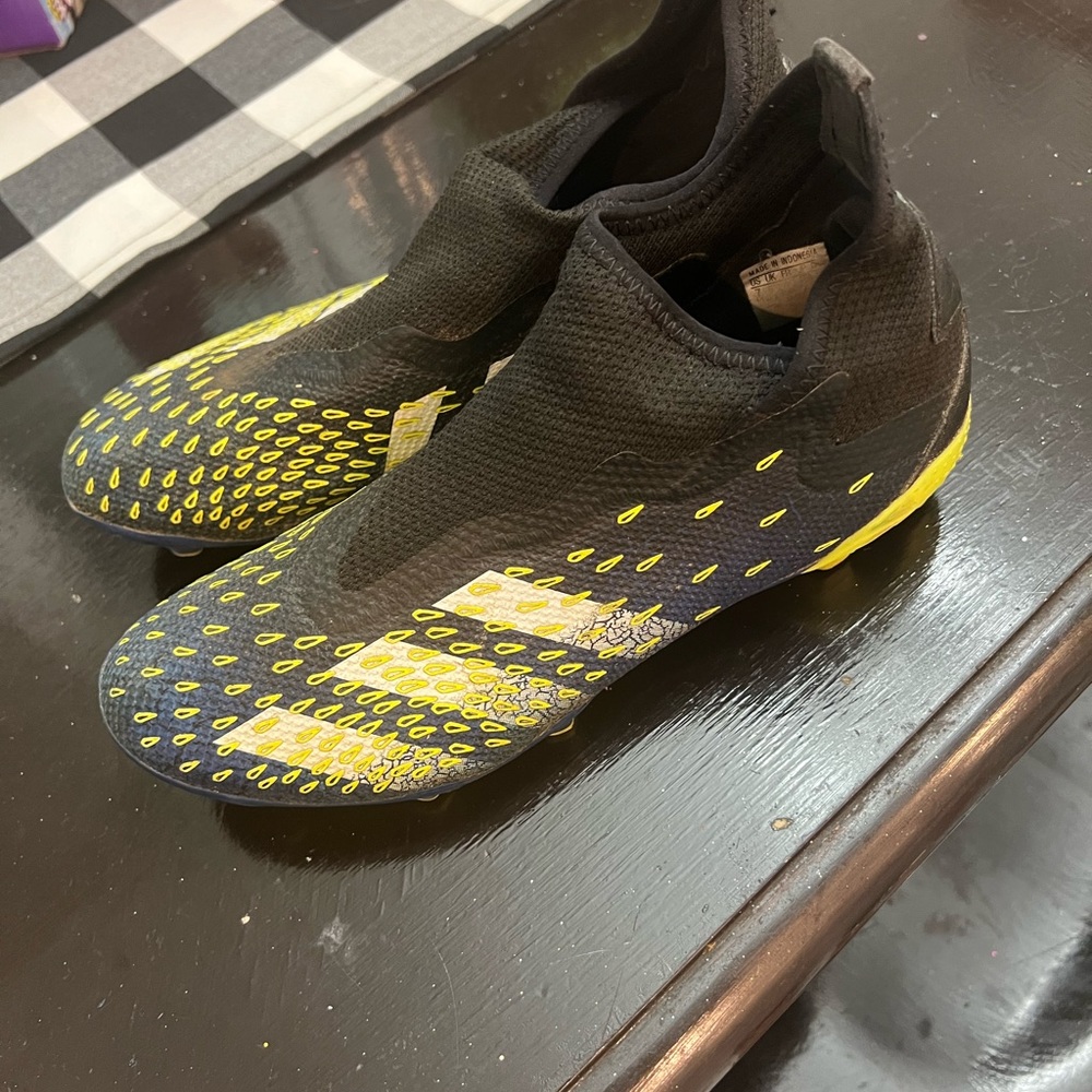 Adidas predator soccer cleats FG size 7